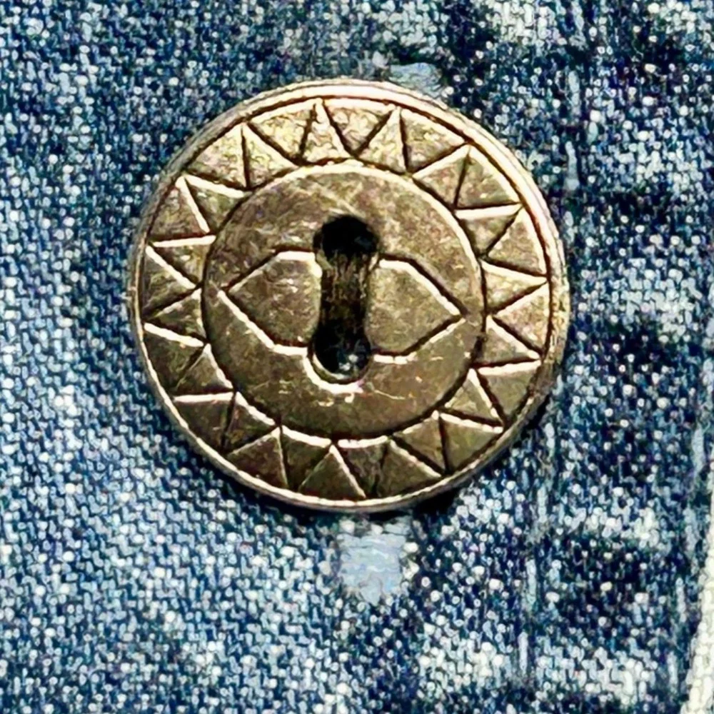 Bobbie Brooks Embroidered Denim Shacket Size Medium Embellished‎ Boho Floral